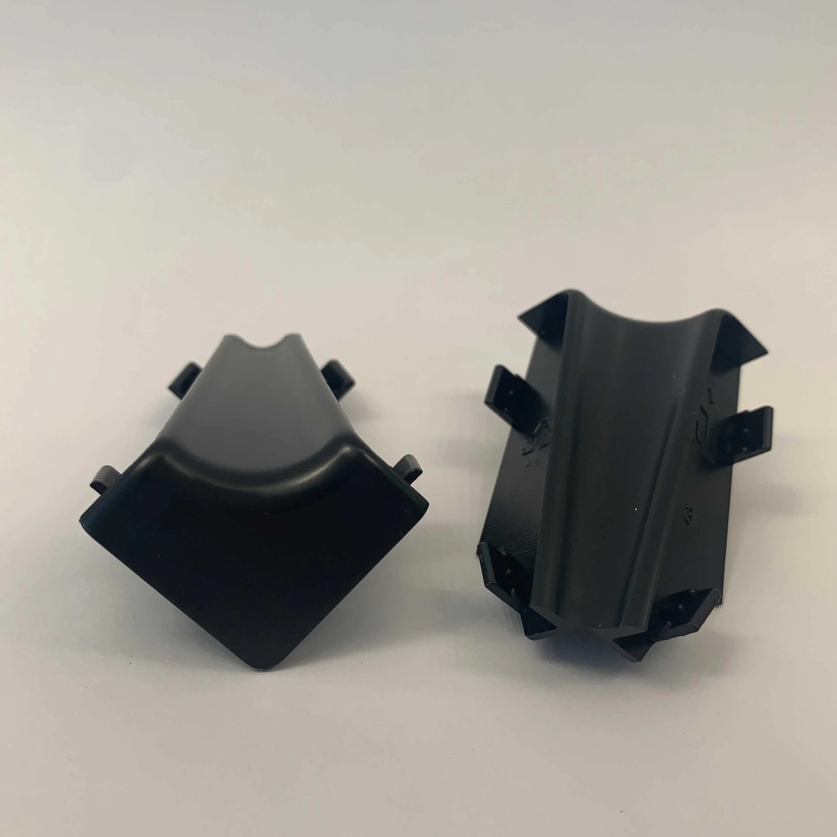 Innenecke Schwarz 58mm (2 Stück)